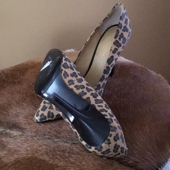 Pumps - Picture 2 of 5